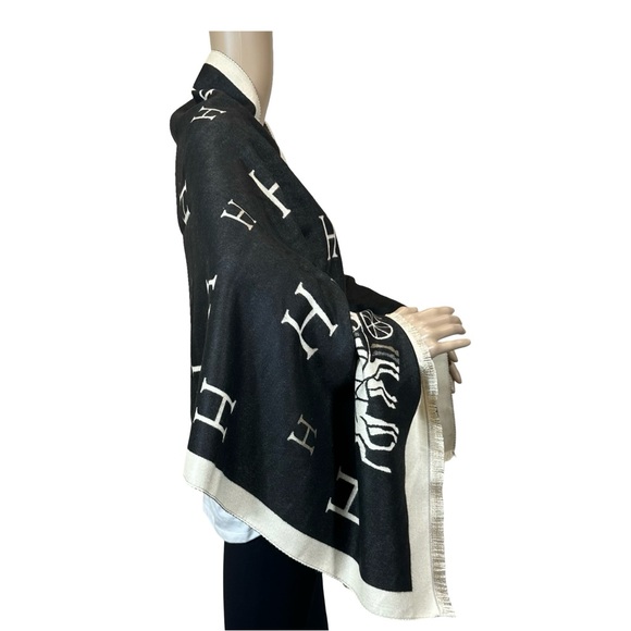 Source Unknown H Horse Poncho Scarf  Black & Cream One Size - Picture 14 of 15